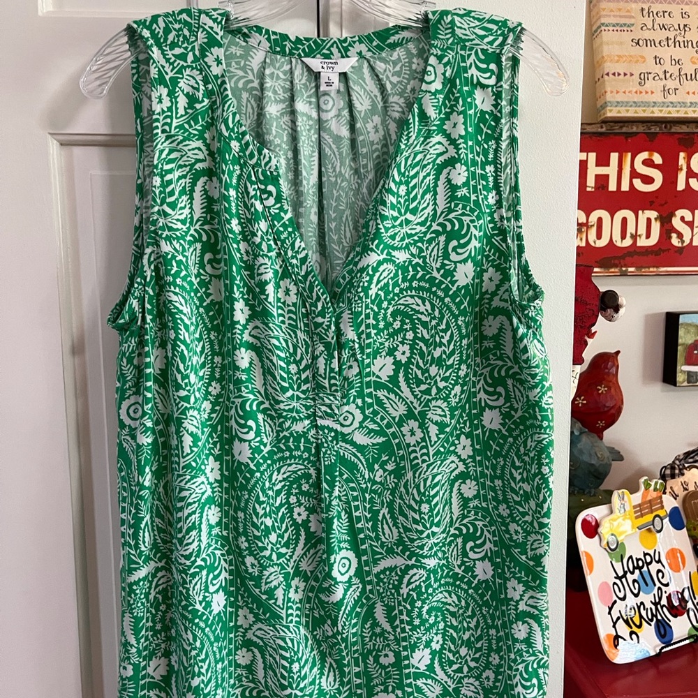 Crown & Ivy Top, Size L, Like New